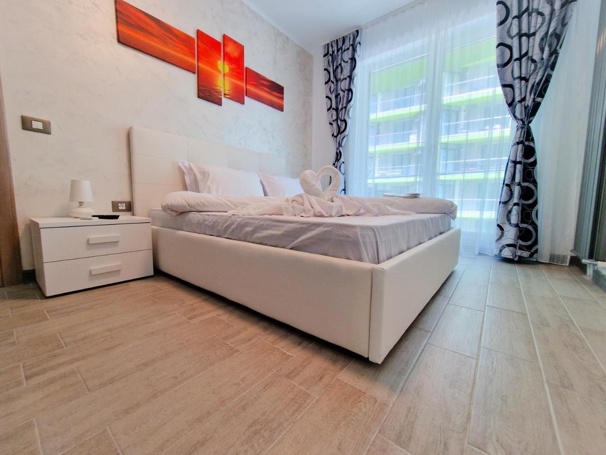 Sole Aparthotel Pool & Spa Mamaia Nord Năvodari Exteriör bild