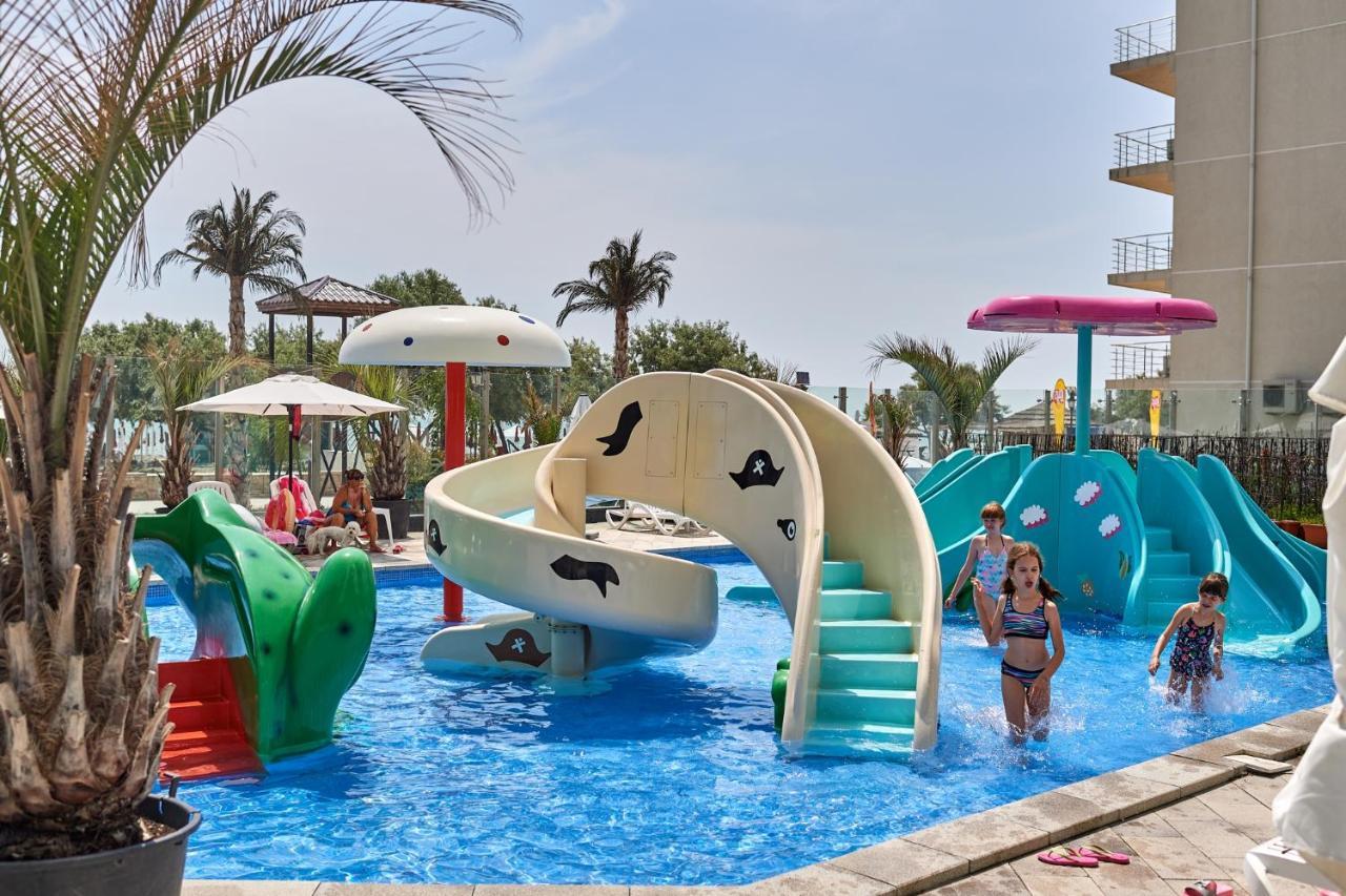 Sole Aparthotel Pool & Spa Mamaia Nord Năvodari Exteriör bild